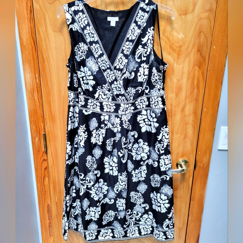 18W black and white floral dress